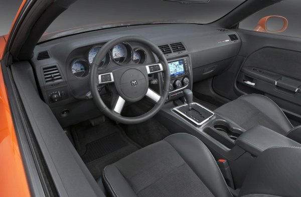 Dodge Challenger SRT8.